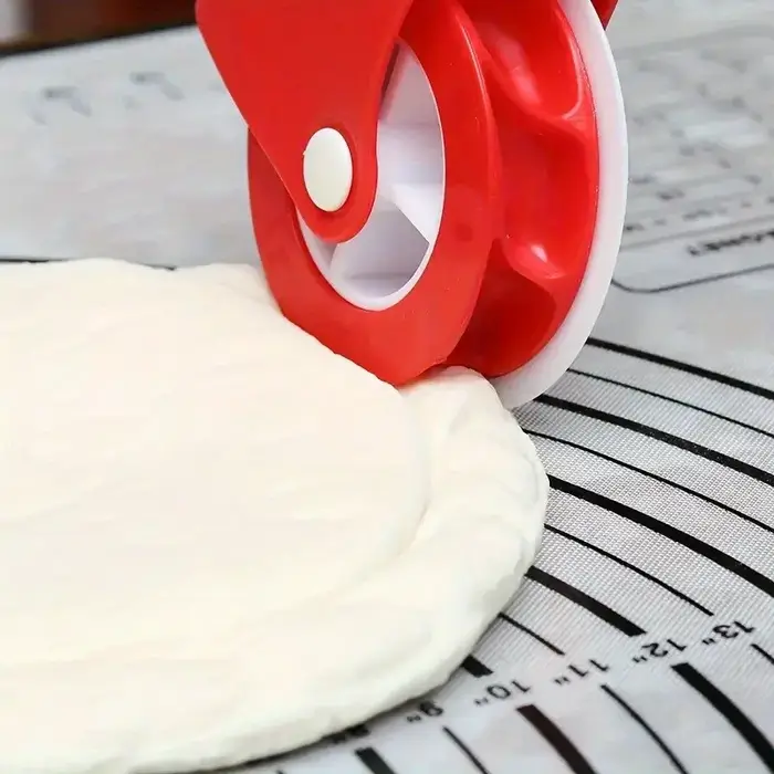 1 couteau à pâtisserie rouge