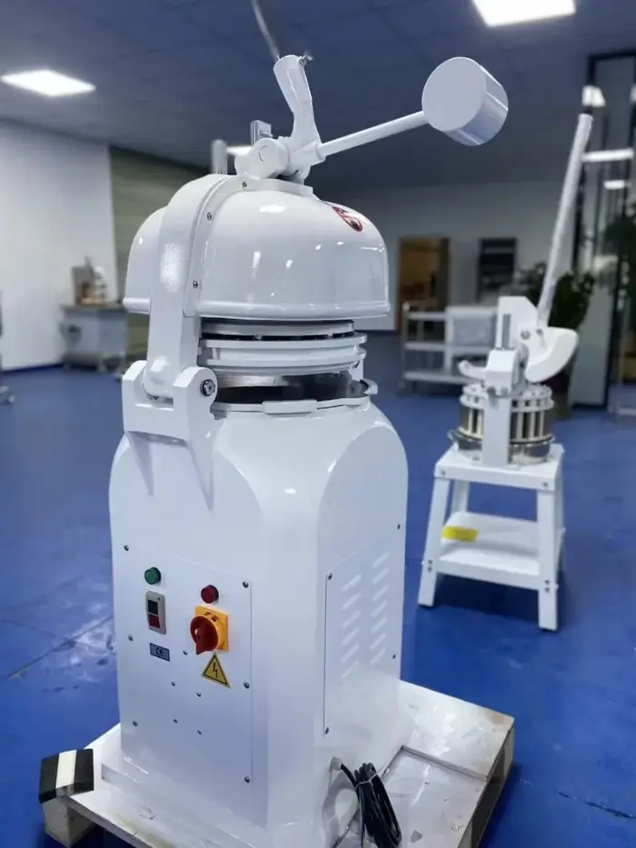 Machine à diviser et à arrondir la pâte de farine de blé personnalisée