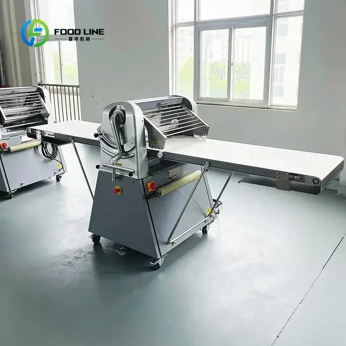 Laminoir à pâte automatique et manuel réversible personnalisé pour croissants