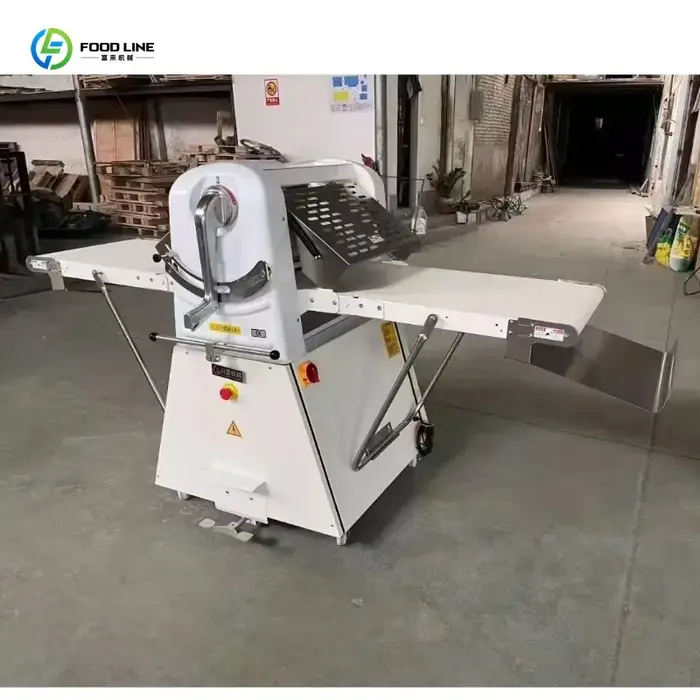 Machine à pâte feuilletée commerciale sur pied personnalisée, équipement de boulangerie