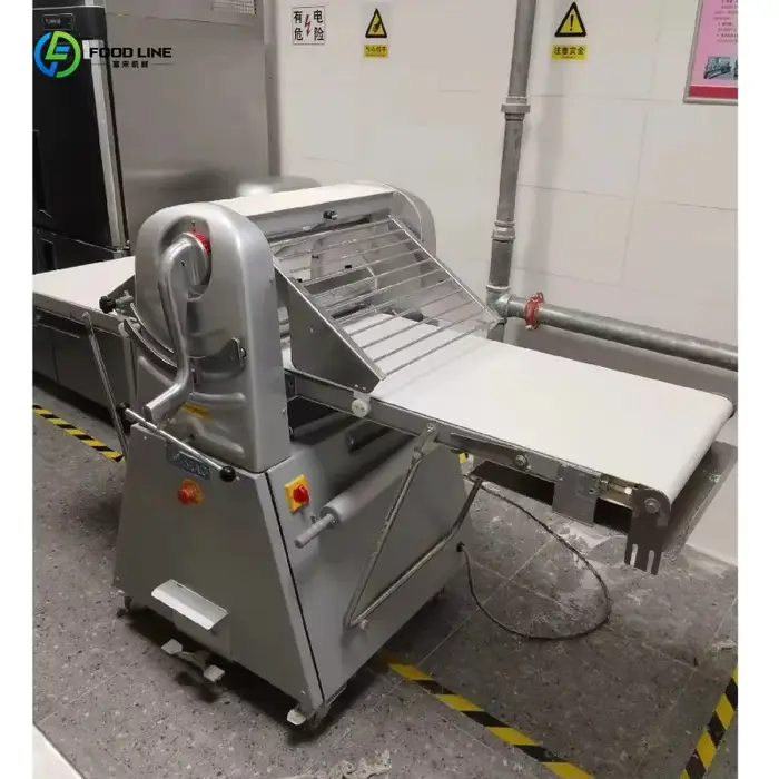 Machine à pâte feuilletée commerciale sur pied personnalisée, équipement de boulangerie