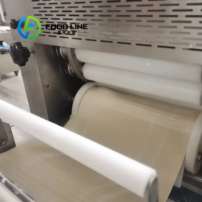 Machine automatique de fabrication de pain et de gâteaux