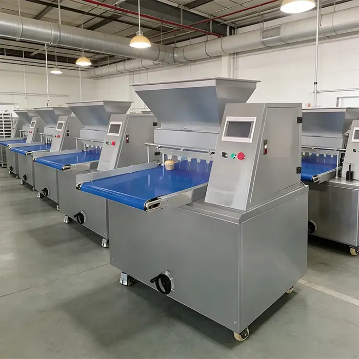 Machine à garnir les cupcakes au chocolat de haute précision, portable, pour la crème pâtissière, éq
