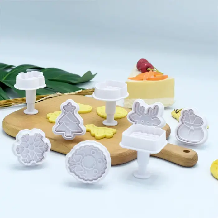 Emporte-pièce avec poussoir pour décoration de Noël