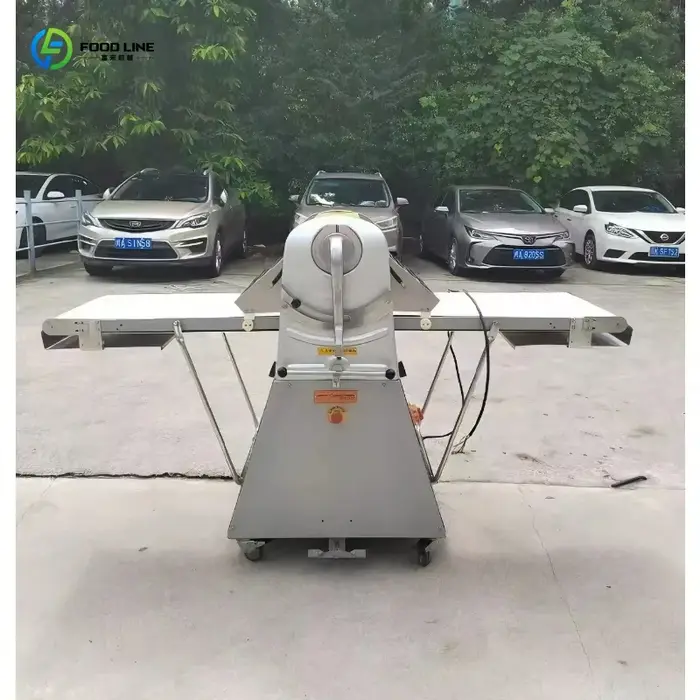 Machine à pâte feuilletée commerciale sur pied personnalisée, équipement de boulangerie