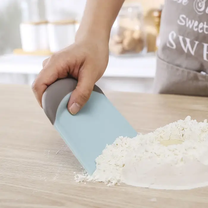 Nouveau grattoir à pâte, grattoir à bol, coupe-pâte à pain, crème, gâteau, pizza, grattoir de table,